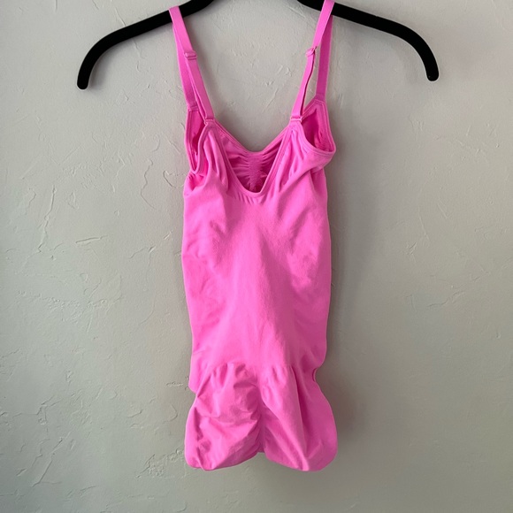 💖NEW SKIMS LIMITED EDITION NEON ORCHID SEAMLESS SCULPT BRIEF BODYSUIT S/M L/XL - Picture 4 of 4